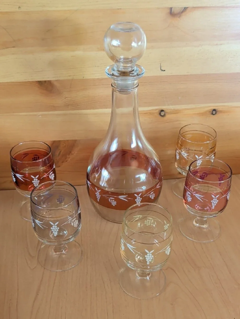 5 pcs. VTG. Fidenza Italy, Decanter Set. Cranberry Red Glass, Grapes Design.